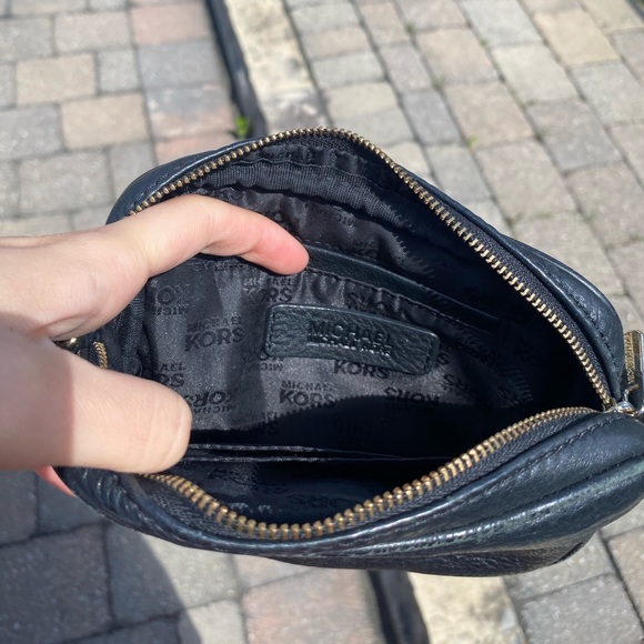 Authentic Michael Kors crossbody Bag - Picture 8 of 9